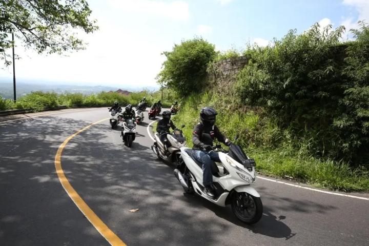 Kunci Perjalanan Jauh Bebas Pegal: Astra Motor Natar Bagikan Panduan Posisi Duduk Ideal Saat Touring
